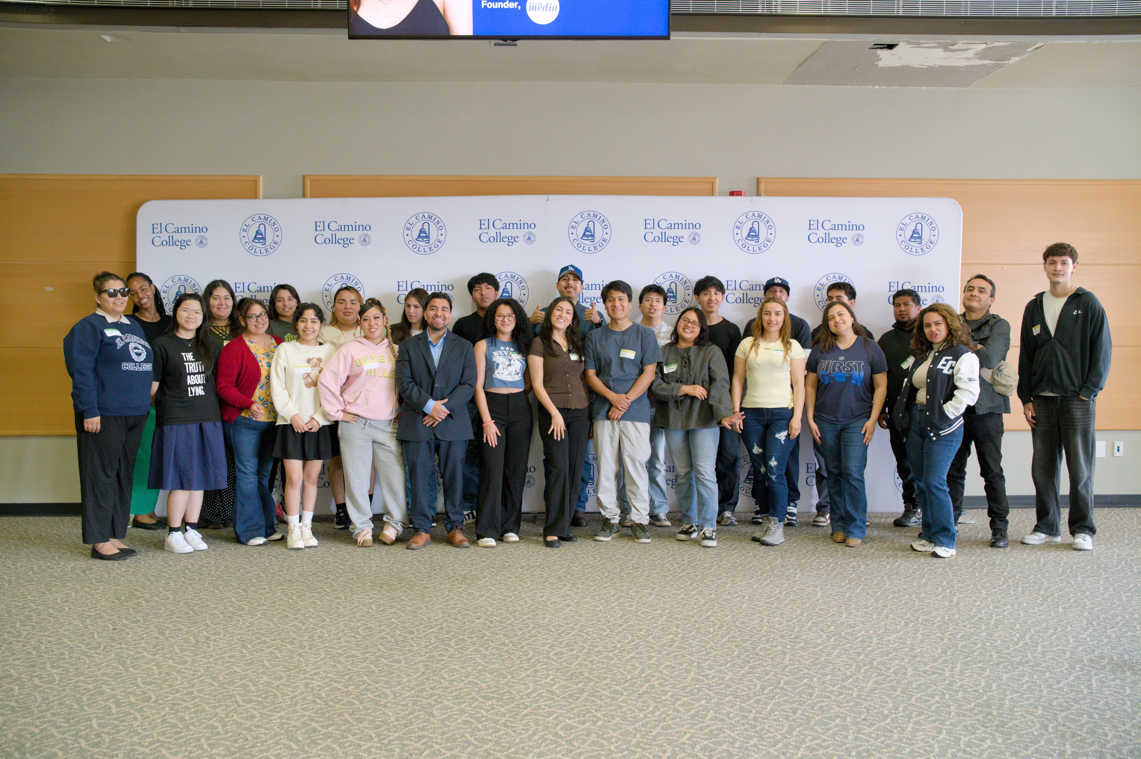 Students presenting an UndocuStartup program award